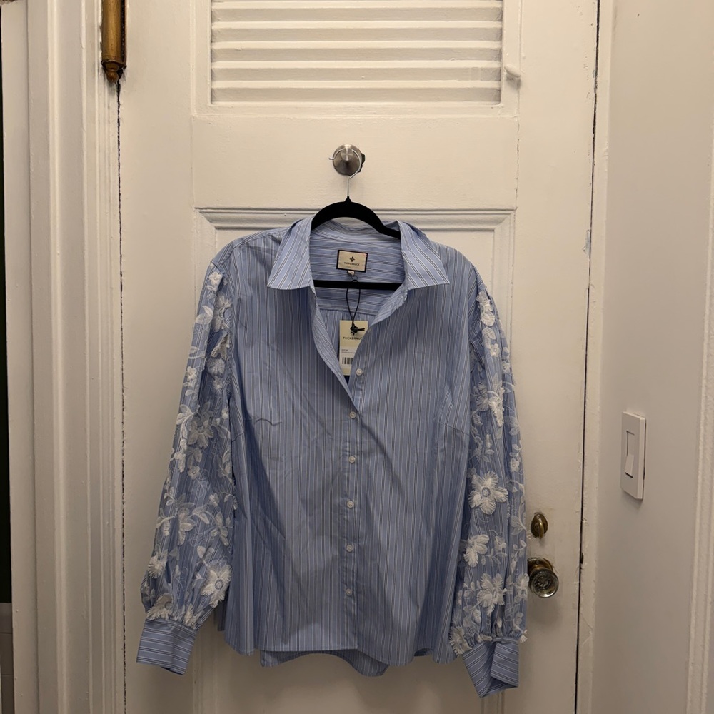 NWT Tuckernuck Blue Pinstripe Shirt with Floral Lace Sleeves